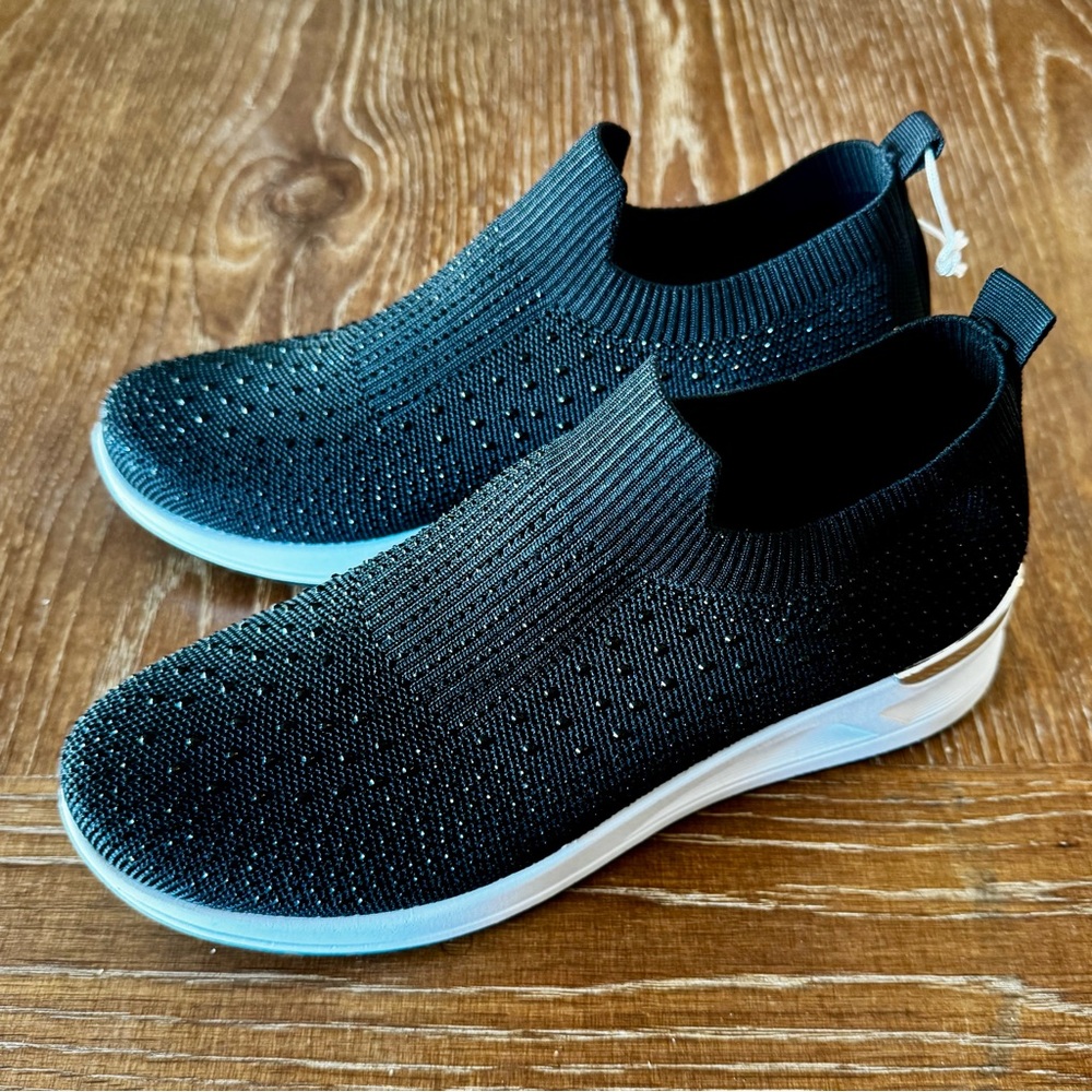 NWT black knit Tommy Bahama athletic shoes 9.5M